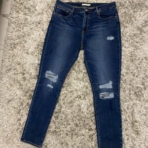 Levi’s 721 High-Rise Skinny Jeans